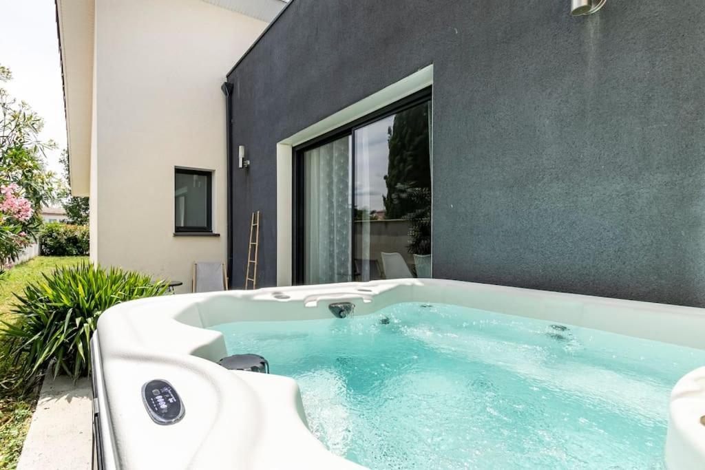 Villa Des Rives Du Tarn Avec Jacuzzi Montans Luaran gambar